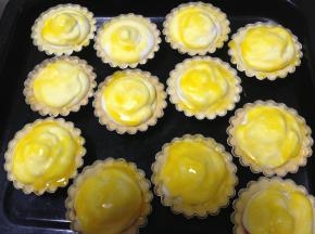 冻硬后取出刷蛋黄液