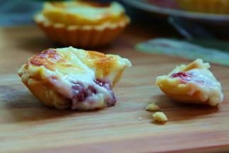 趁热食用，冷了之后可以微波加热30秒再食用