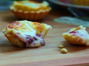 趁热食用，冷了之后可以微波加热30秒再食用