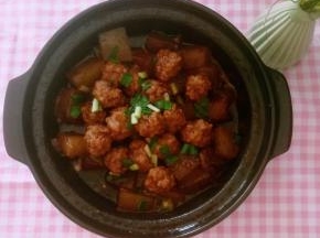 成品。肉丸特别的嫩，又有一点Q。真的好吃