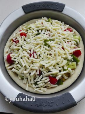 最后再撒芝士粉、放上余下的奶酪丝（我放的奶酪炒鸡多，也超好吃）