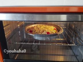 放入已预热好的烤箱中层，以上下火200度预热，烤10~15分钟