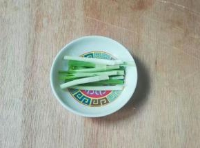香葱分开切葱白一份