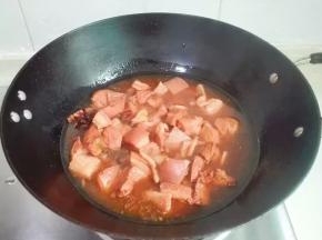 放热水烧开，小火烧一个半小时