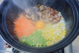 7、	打入一个鸡蛋关火焖2-5分钟 时间根据你要鸡蛋的生熟程度决定