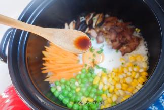 10、	用勺子淋上调好的酱汁，搅拌一下即可食用