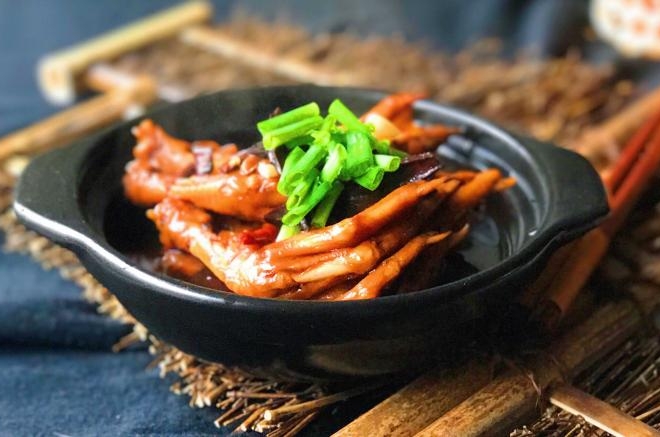 鲍汁烩鸭掌