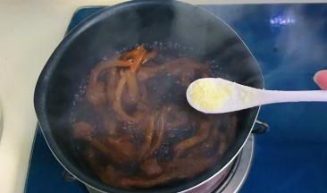 加入少许鸡精即可出锅