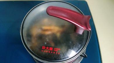 加盖大火煮开转中火，煮的时间得半小时以上