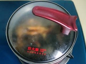 加盖大火煮开转中火，煮的时间得半小时以上