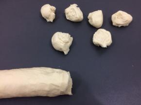 揪成适当的剂子