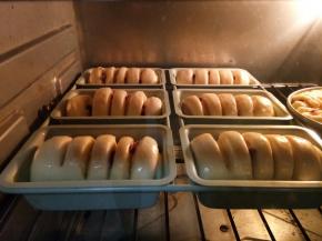 预热好后放入烤箱，上下火170℃烤25分钟。