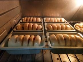 预热好后放入烤箱，上下火170℃烤25分钟。