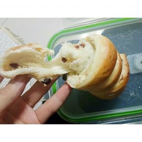 趁热先吃一个，松软香甜，半夜十二点的没忍住，都吃了