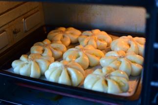 烤箱175°放中层烤18分钟，表面金黄即可