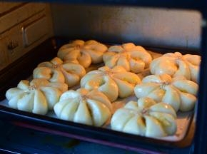 烤箱175°放中层烤18分钟，表面金黄即可