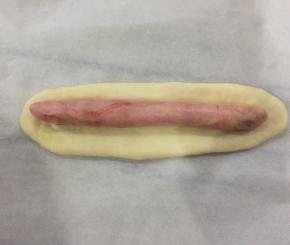 这样子包起来。接缝处多捏几下，不然会漏出来。