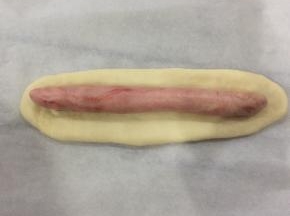 这样子包起来。接缝处多捏几下，不然会漏出来。