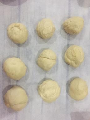 大的原色面团也是分成大大小小的九份。