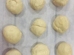 大的原色面团也是分成大大小小的九份。