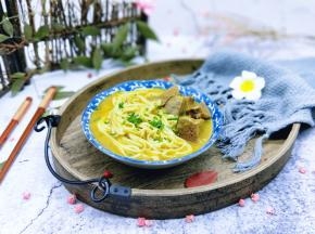 盛出，装入碗中，撒上切哈的葱花。