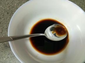 老抽，生抽，醋，白糖，盐，放一起调匀酱汁备用