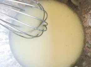 待表面没有油花，呈现乳白色，略微粘稠，完成乳化。