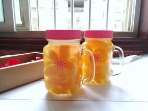 晾凉后装入你喜欢的玻璃杯或玻璃瓶就OK啦！