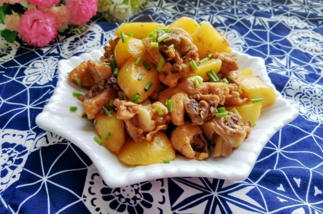 土豆烧鸡块