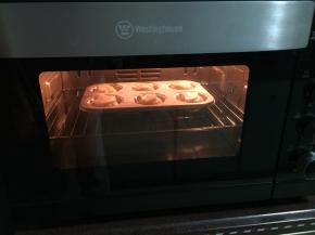 放入预热好的烤箱中层，190摄氏度烤15分钟