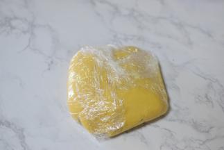 包好保鲜膜，静置2-3小时