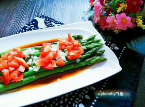 新鲜的芦笋，咬一口，脆生生的清爽极了！