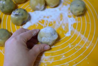 裹一层淀粉，防粘模具