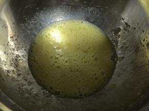 用打蛋器打至起泡