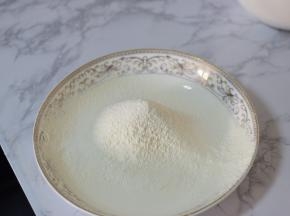 面粉和泡打粉过筛