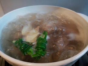 大火烧开，小火炖一小时