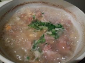 提前半小时加点盐，看看，汤汁浓吧！出锅前加点鸡粉，提鲜。