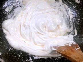 溶化后继续搅拌成粘稠状