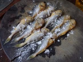 再撒上生粉