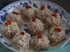 放入枸杞点缀