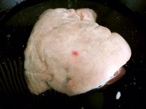 凉水下锅焯去血沫