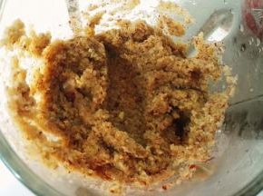将红枣跟生姜打成碎泥状，我没有打很细，还有小颗粒状，喜欢细腻的可以多打几次