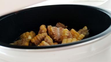 合上盖子，再次启动煲汤功能煲至45分钟。