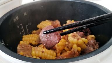 最后牛肉软烂，口味适中即可出锅。