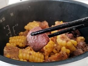 最后牛肉软烂，口味适中即可出锅。