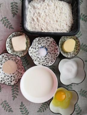 称量好所有材料，黄油和奶酪需要提前软化好