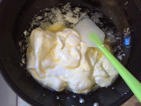 一直不停的搅拌，直到棉花融化