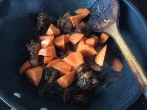 然后加入胡萝卜