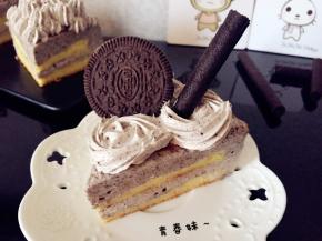 再用奥利奥装饰一下