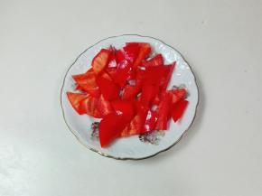 红椒洗净切三角小块